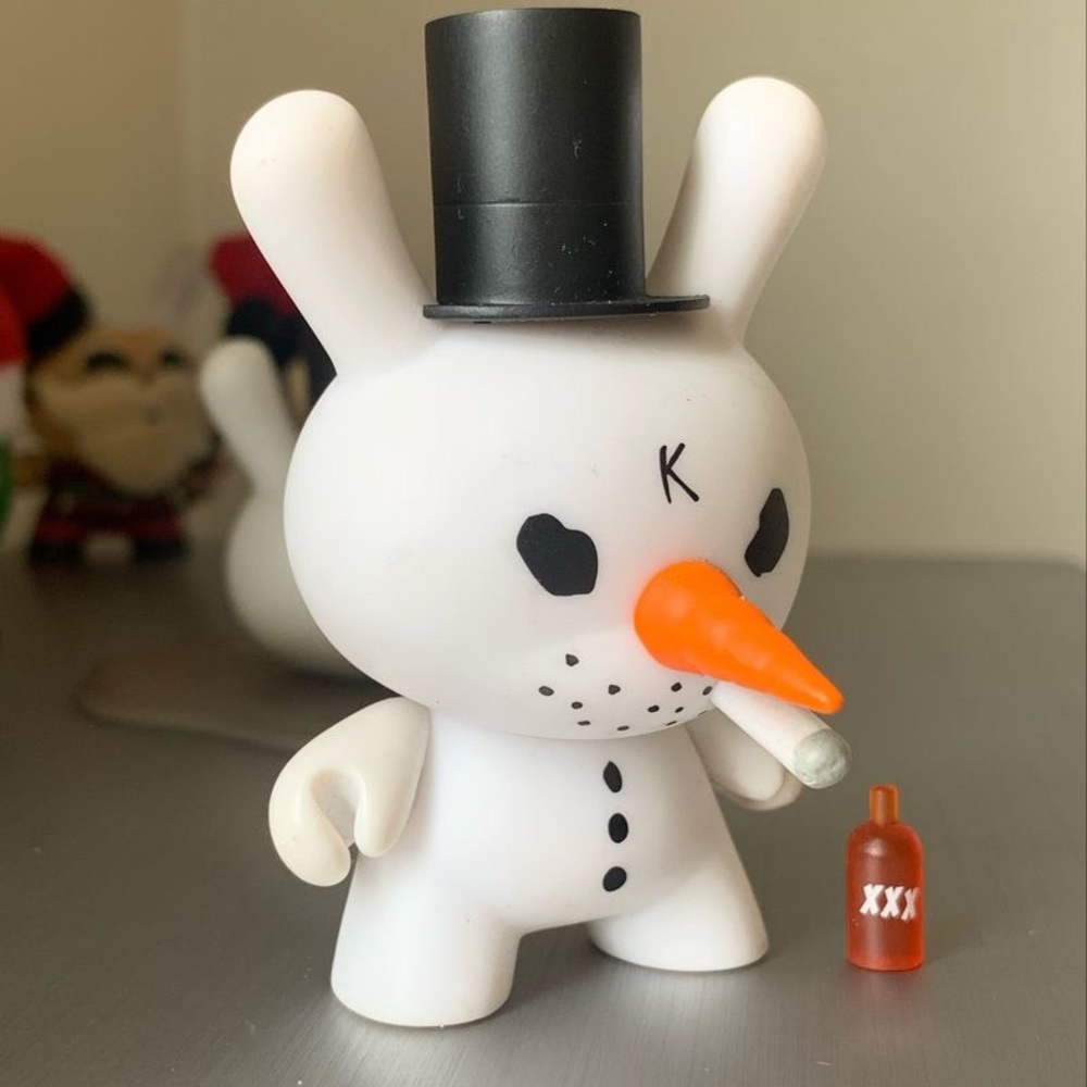 Kid robot Frank kozik snowman 2010 edition.